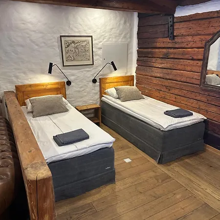 Reinhold Apartment *