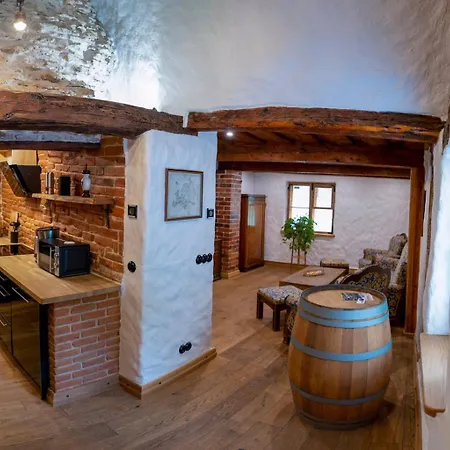 Reinhold Apartment